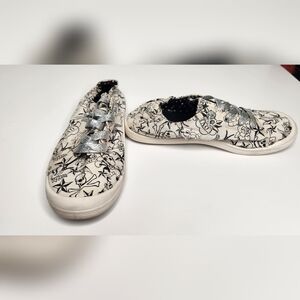 TORRID X Betsey Johnson White Tattoo Ruched Sneaker SIZE 8 Wide